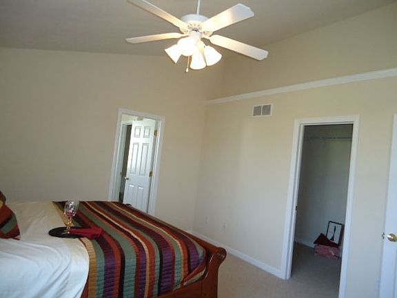 3rd image of 6123 Beaumont Sq
