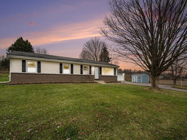 70052 County Road 652, Lawton, MI 49065
