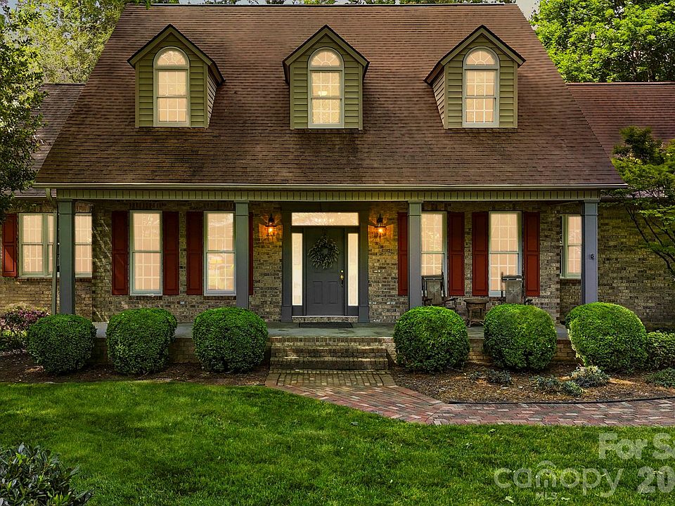 1st image of 17 Crooked Oak Ct