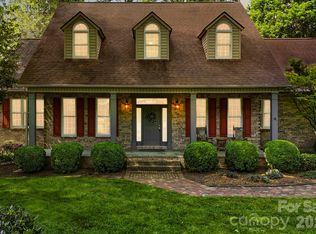 17 Crooked Oak Ct, Hendersonville, NC 28791