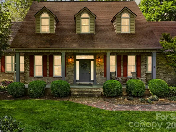 17 Crooked Oak Ct, Hendersonville, NC 28791