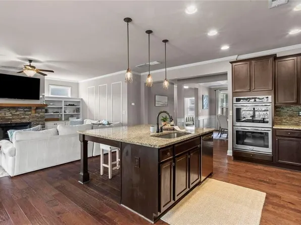 549 Riverwalk Manor Dr, Dallas, GA 30132