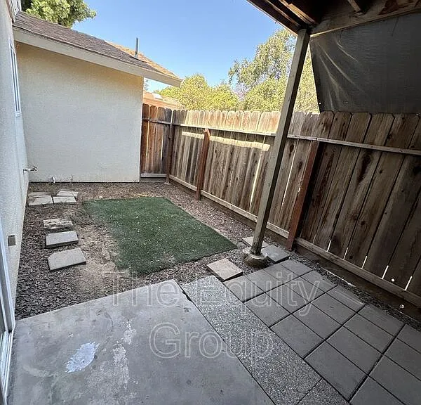 809 Monarch Cir #2 — Photo 1