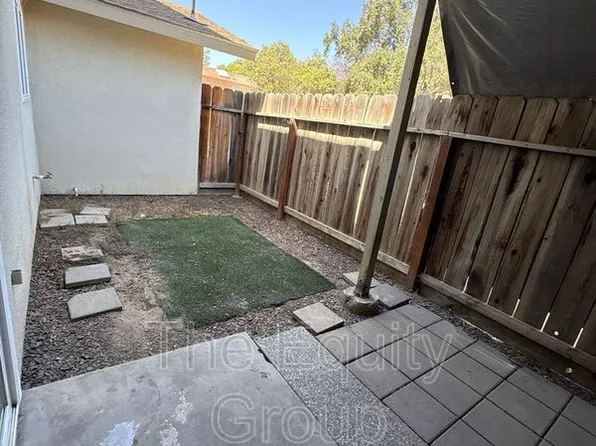 809 Monarch Cir APT 2, Exeter, CA 93221