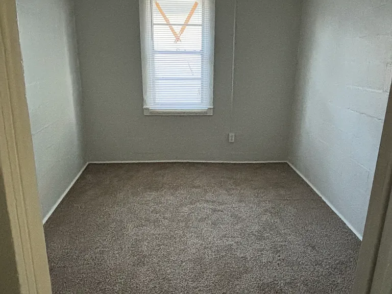 1005 W Arch St — Photo 3