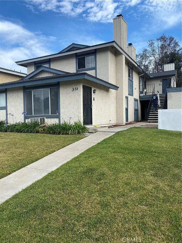 3 bed, 1100 sqft, $3,485 — Photo 3
