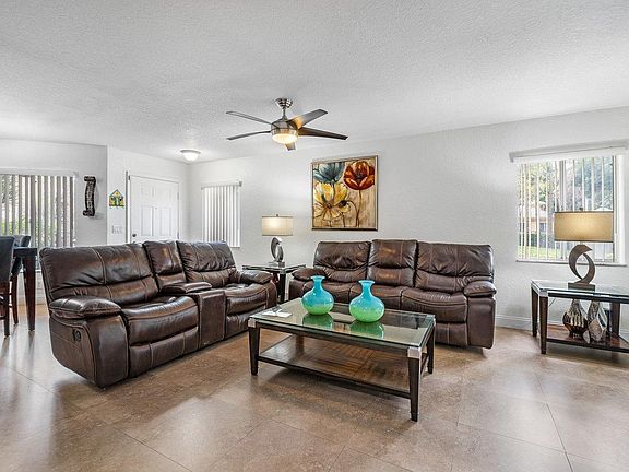 4th image of 4603 Pinemore Ln