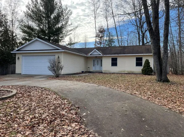 803 Lake James Dr, Prudenville, MI 48651