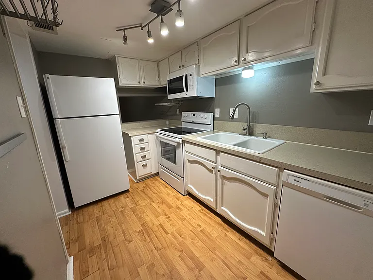 4345 Carter Creek Pkwy #6 — Photo 3