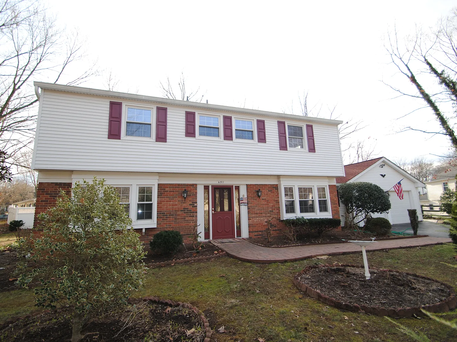 4 bed, 2.5 bath, 2231 sqft, $3,800 — Photo 2
