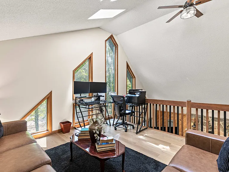 2174 Lakeview Dr E — Photo 51