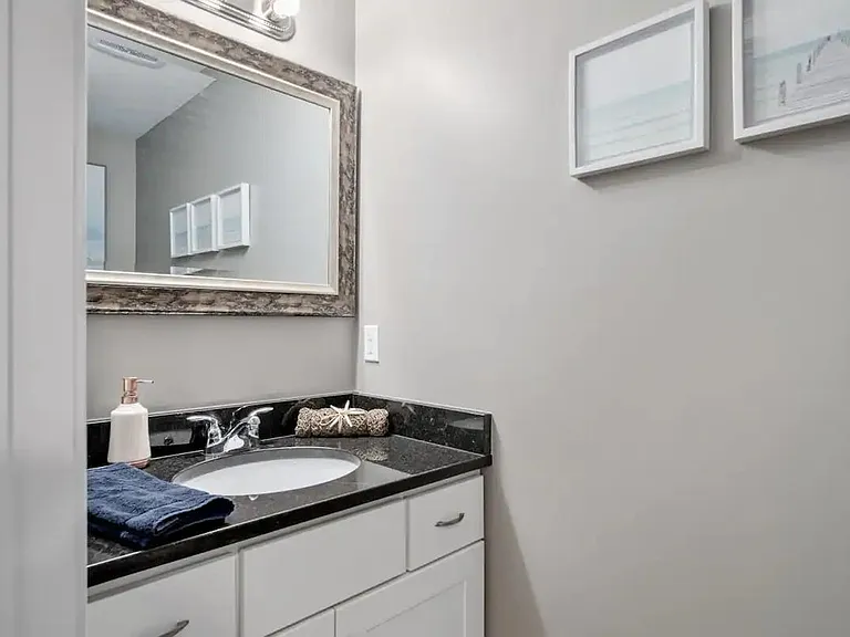 128 Ashworth Ave #203 — Photo 20