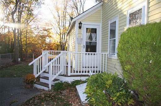 4th image of 22 Moulton Ave