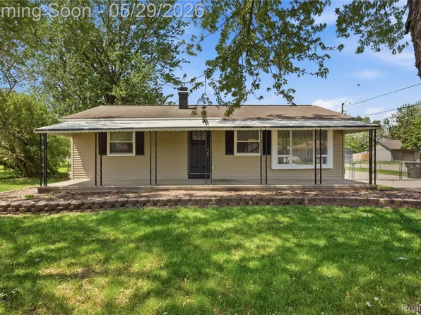 37257 Dundee St, Sterling Heights, MI 48310