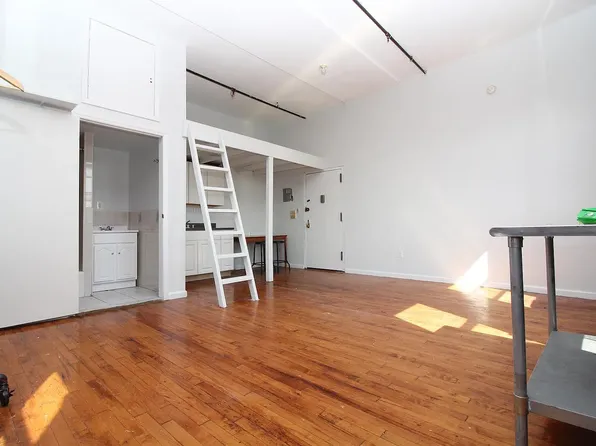 (undisclosed Address), Ridgewood, NY 11385