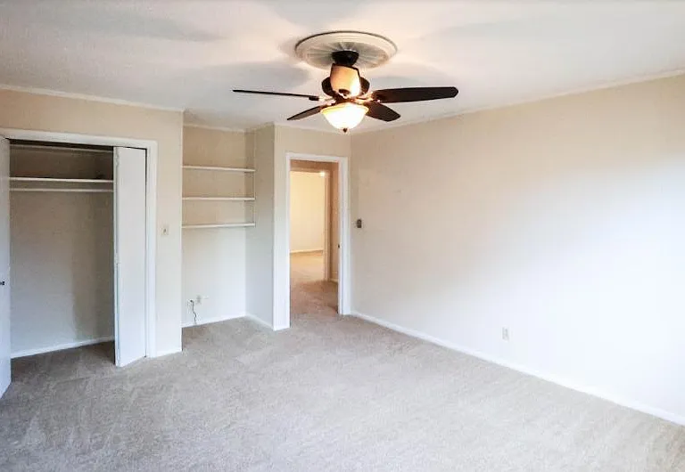 8205 Willowbrook Cir SE #D — Photo 9