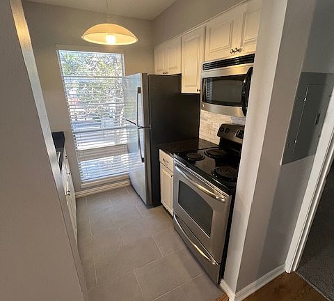 4th image of 1510 W 6th St APT 208