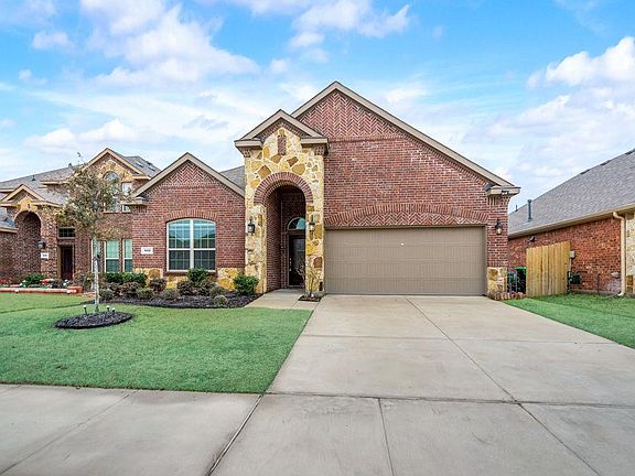 2nd image of 932 Lake Cypress Ln