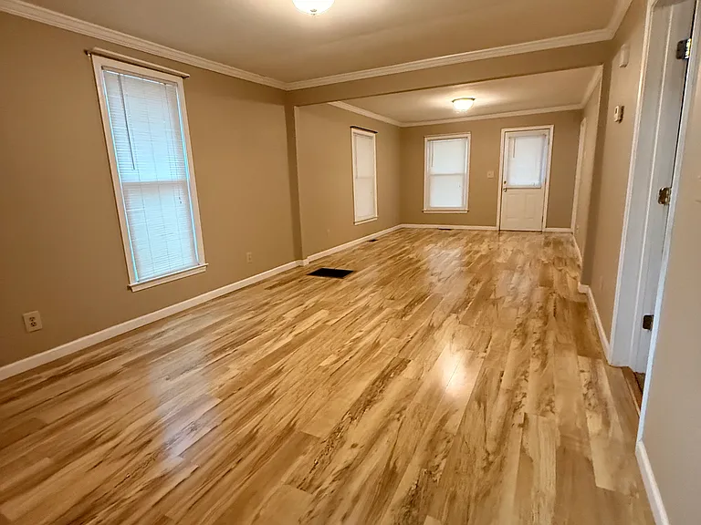 1403 Erwin Rd — Photo 3