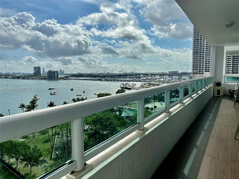 1800 N Bayshore Dr #905 — Photo 8