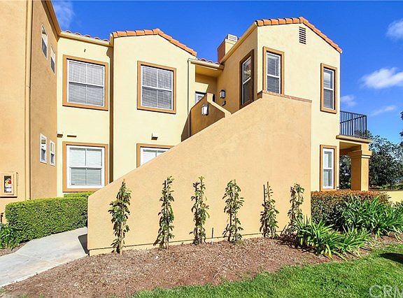 2nd image of 108 Roadrunner Ln