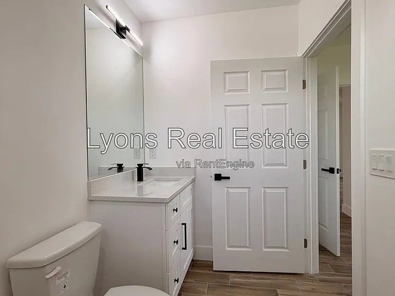 2210 Armour Rd — Photo 20