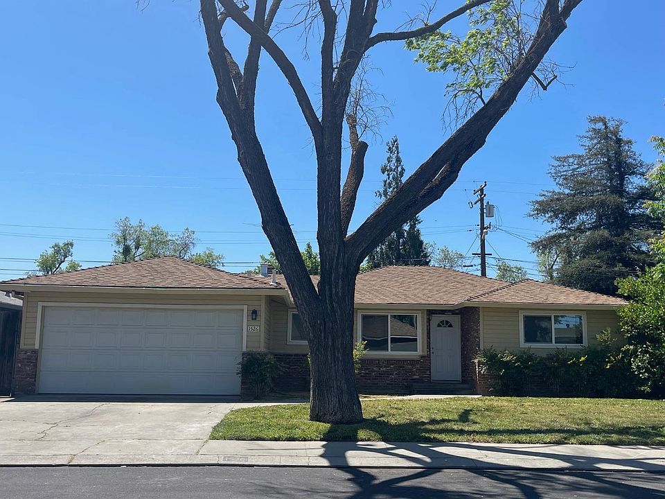 1st image of 1526 Oakwood Dr
