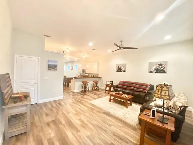 210 Pines St — Photo 5
