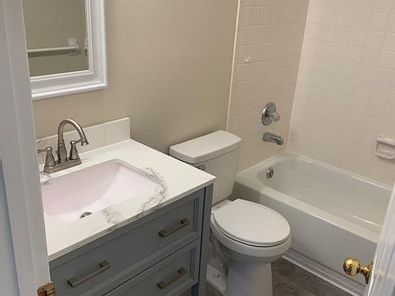 4th image of 6922 Beechmont Ave #9