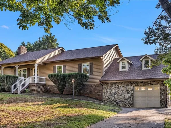 196 Lewis Fork Dr, Wilkesboro, NC 28697