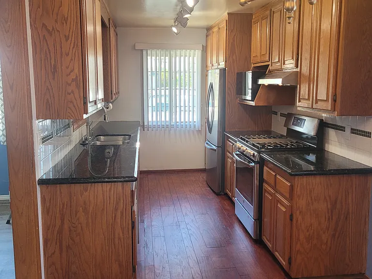 21339 Conradi Ave — Photo 3