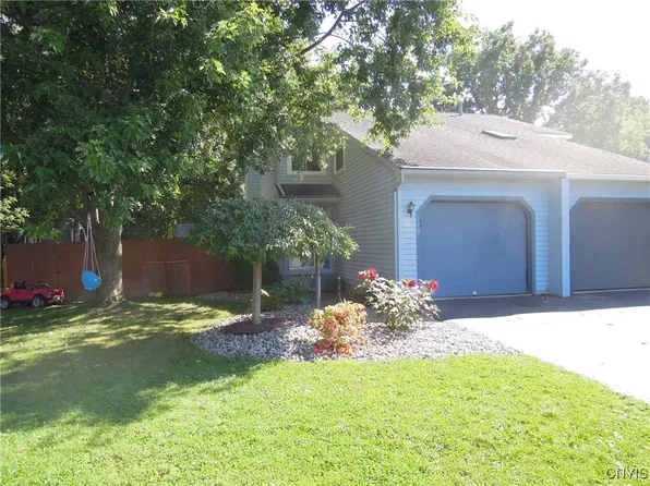 110 Postlamp Cir, North Syracuse, NY 13212