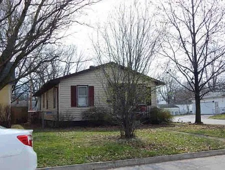 2103 E Lawrence St photo 1