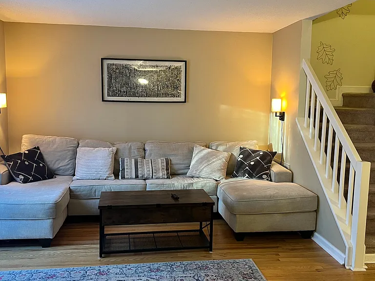 4279 The Oaks Dr — Photo 3