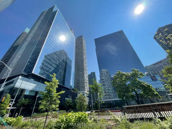 88 Harbour St, Toronto, ON