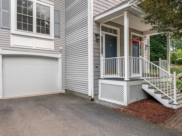 4 Georgetowne Dr #4, Nashua, NH 03062
