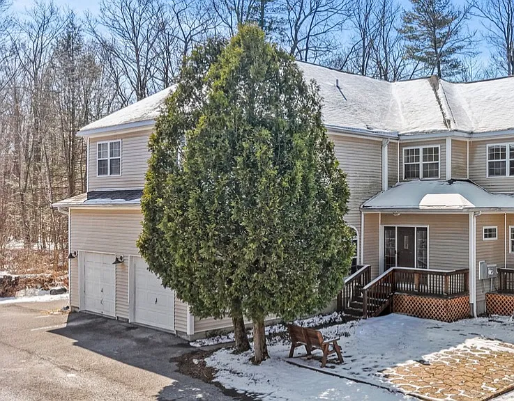 7 Sanctuary Dr — Photo 1
