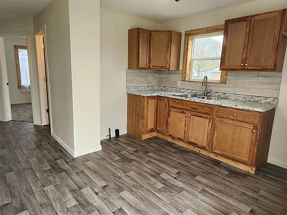 5th image of 1233 W Coldwater Rd