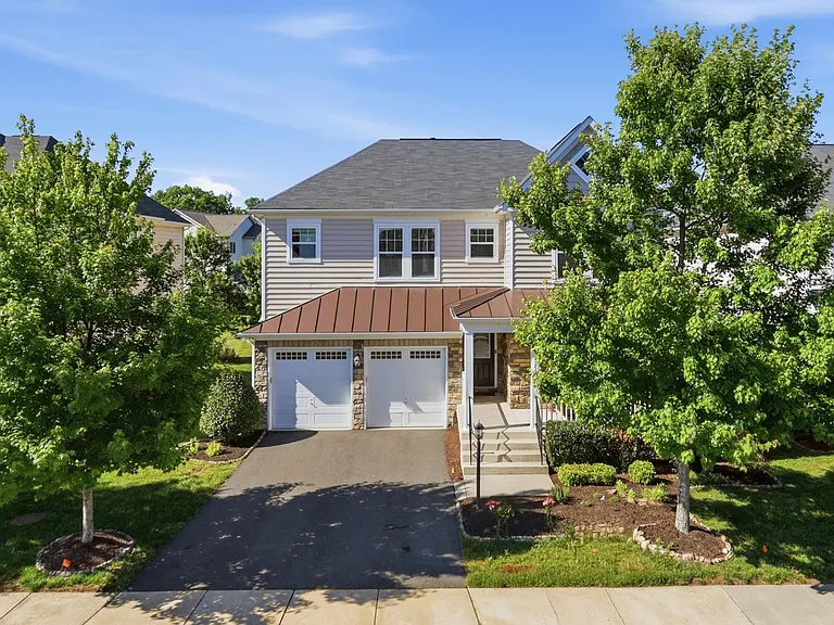 42522 Stratford Landing Dr — Photo 1
