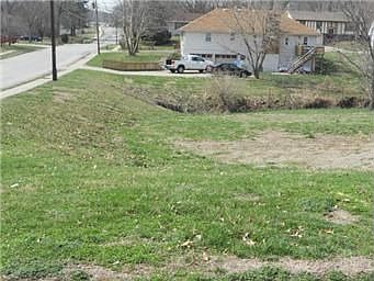 2nd image of S 16th St