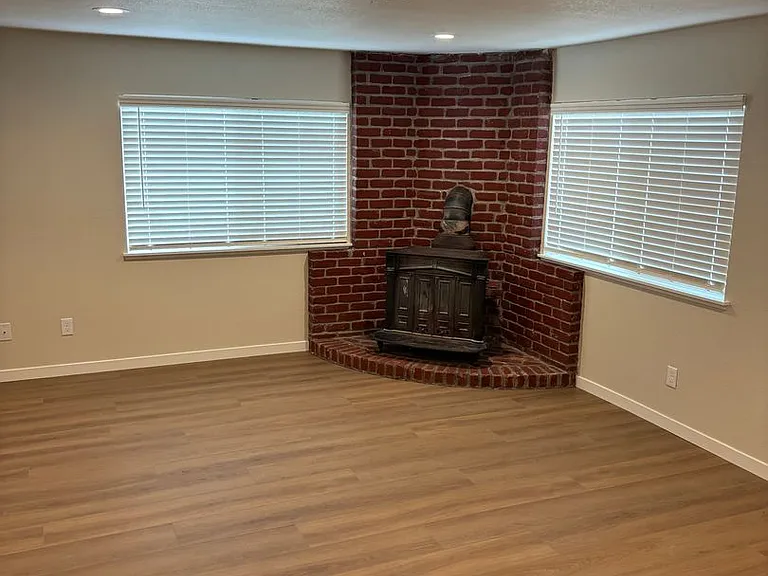 1182 Franklin Ave — Photo 6