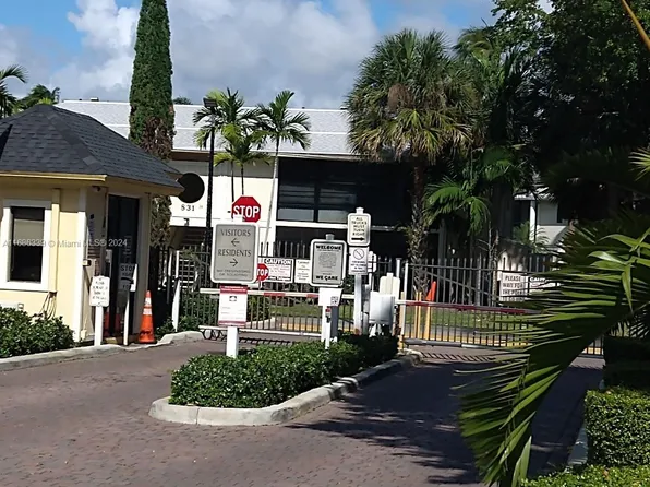 829 NE 199th St APT 203, Miami, FL 33179
