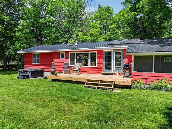 3rd image of 280 Edwina Dr