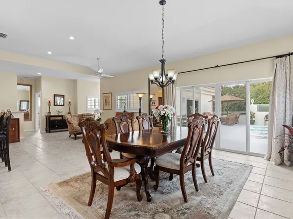 504 7th Sq APT 201, Vero Beach, FL 32962