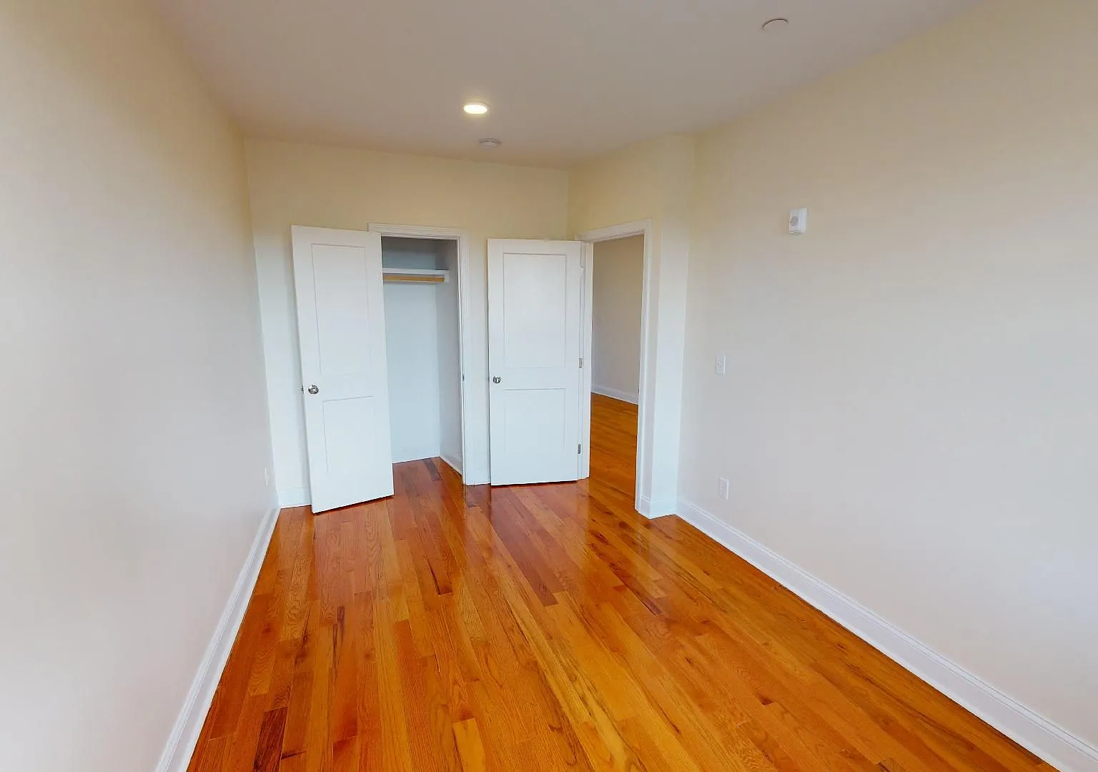 Beautiful modern Brighton 2 Bed Available 9/1/26 — Photo 2