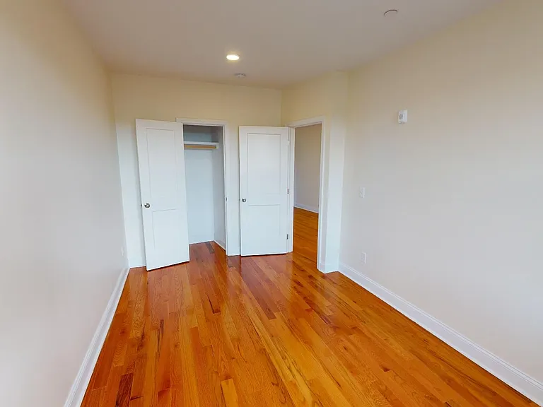 123 Sutherland Rd #L — Photo 2