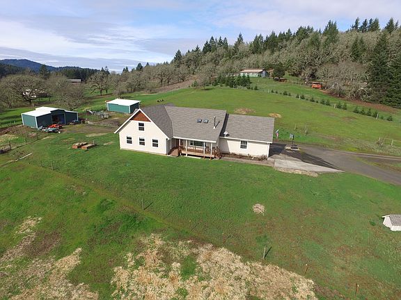 2 outbuildings with water