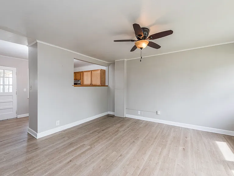 6339 49th Ave — Photo 3