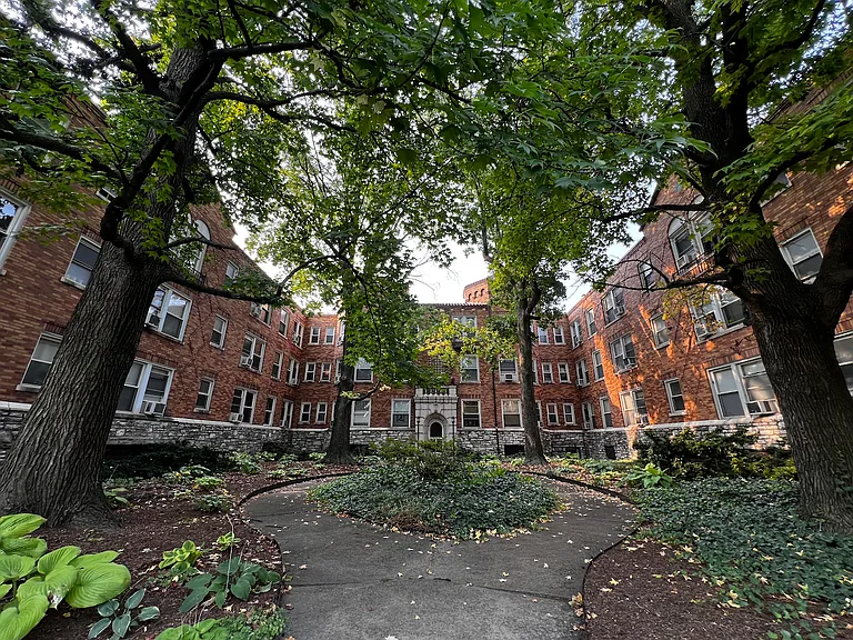 Looking toward the building from the other side of the courtyard.