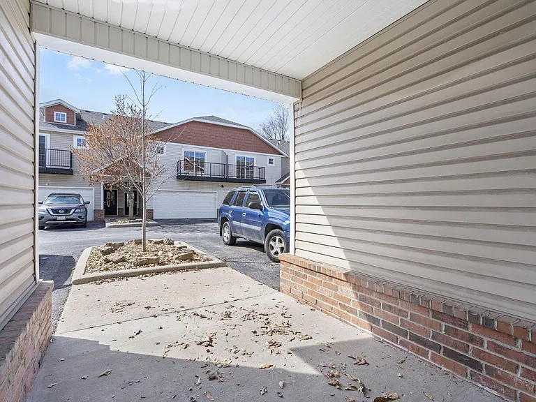 710 W Walnut St — Photo 20